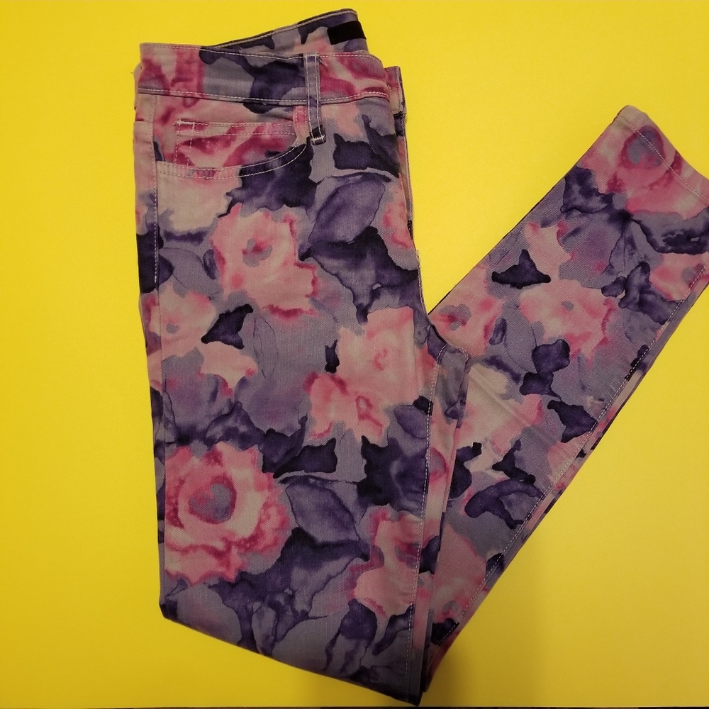 JOES Floral, Jeans,  Size 28, love these